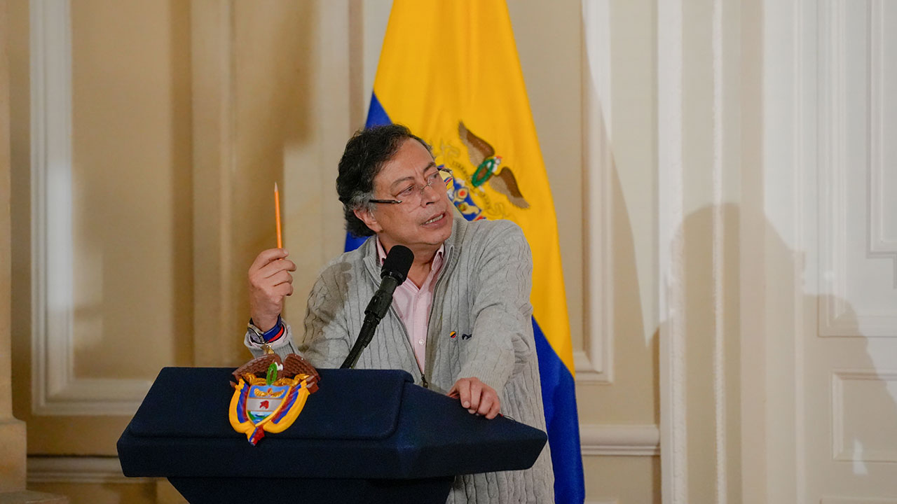 Petro afirma que Colombia no busca la guerra, sino la paz en sus relaciones internacionales.
