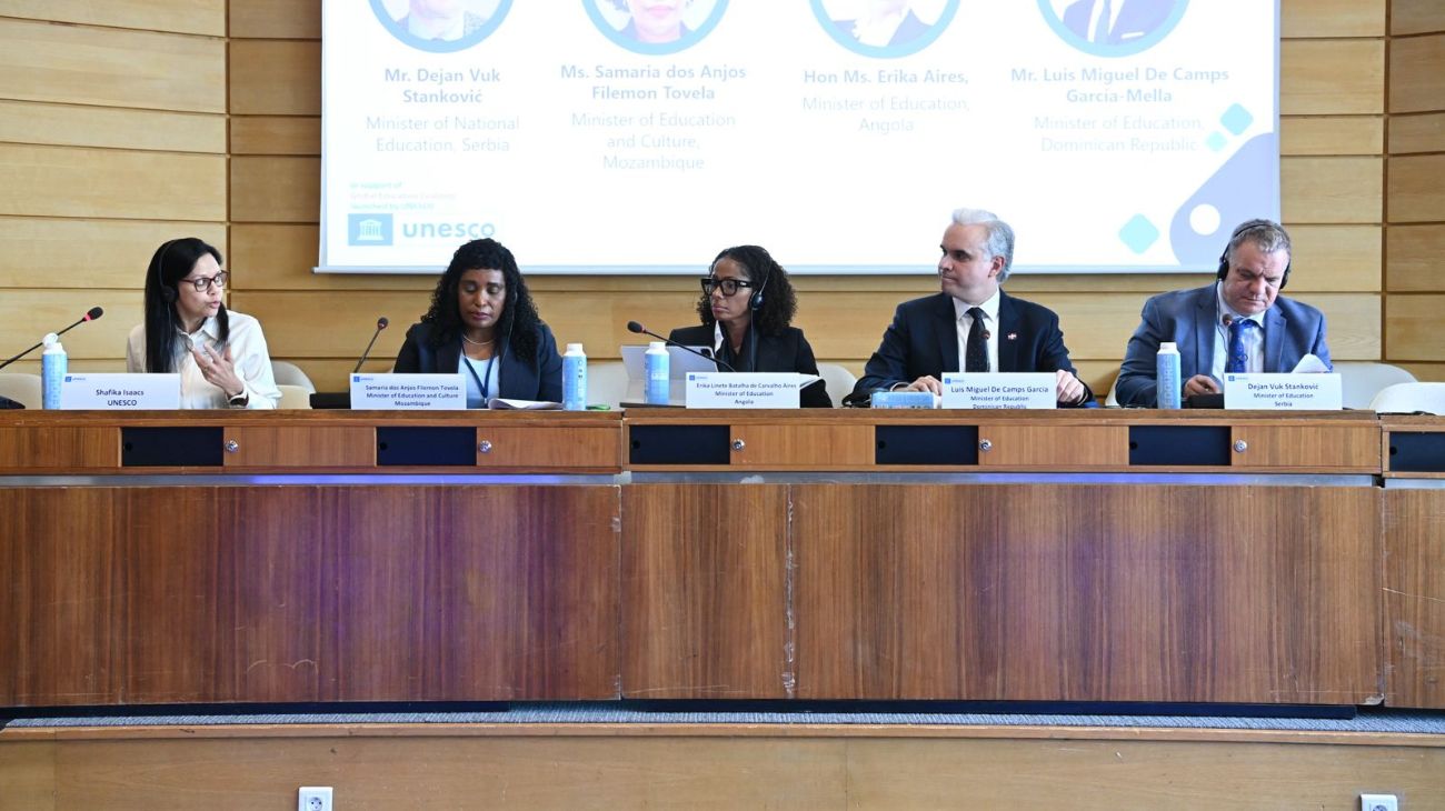Ministro Luis Miguel De Camps destaca ante la UNESCO la Estrategia Nacional de Competencias Digitales como eje de la transformación educativa