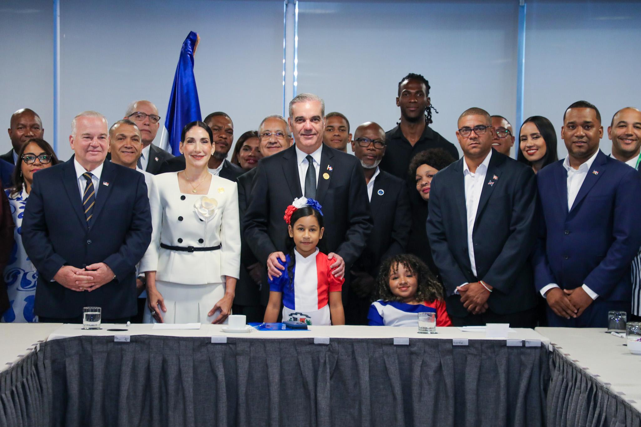 Abinader se reúne con dominicanos en Chile y señala oportunidades derivadas de las relaciones con Kast
