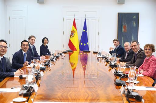 Pedro Sánchez se reúne con el presidente de Hithium para analizar planes de inversión y la agenda verde
