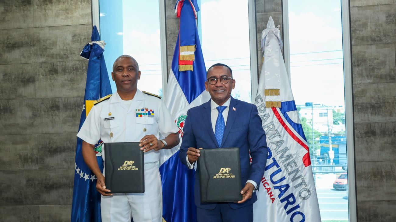 Departamento Aeroportuario y Armada Dominicana fortalecen cooperación para proteger operaciones aeroportuarias ante situaciones de riesgo