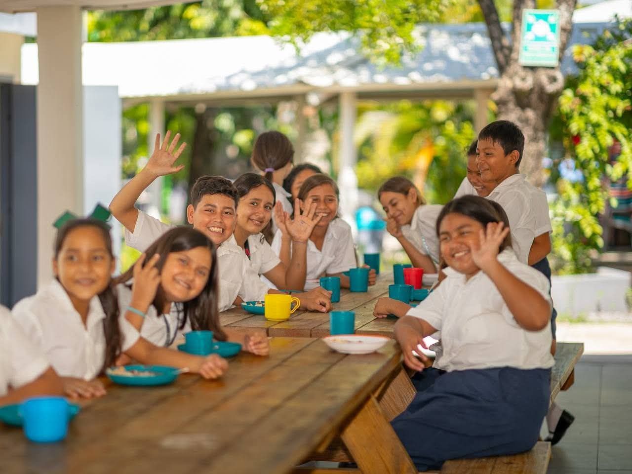 Autoridad educativa orienta fondos para becas a estudiantes de La Libertad