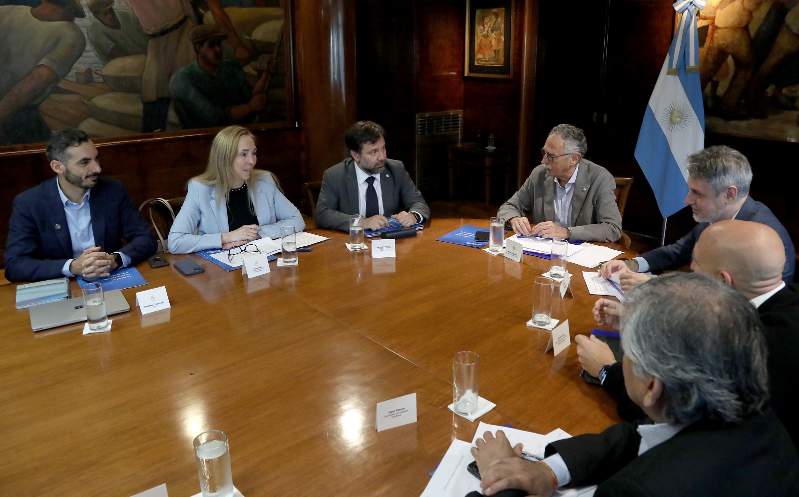 Coordinación con la Organización Panamericana de la Salud garantiza suministro de vacunas del Calendario Nacional