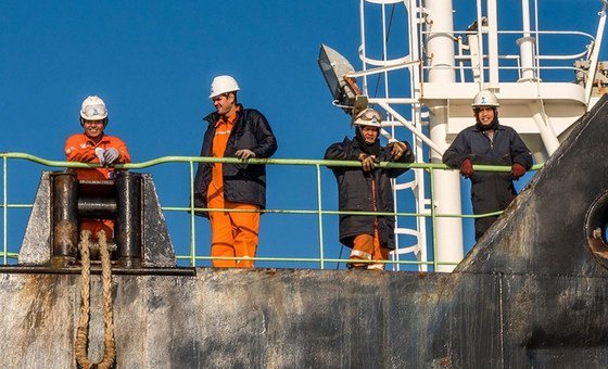 Estrecho de Ormuz: 20.000 marinos varados en zona de conflicto, según informes, situación descrita como sin precedentes desde la II Guerra Mundial