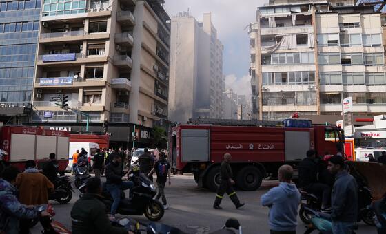 Líbano: víctimas siguen bajo los escombros mientras Israel amenaza con atacar ambulancias y hospitales