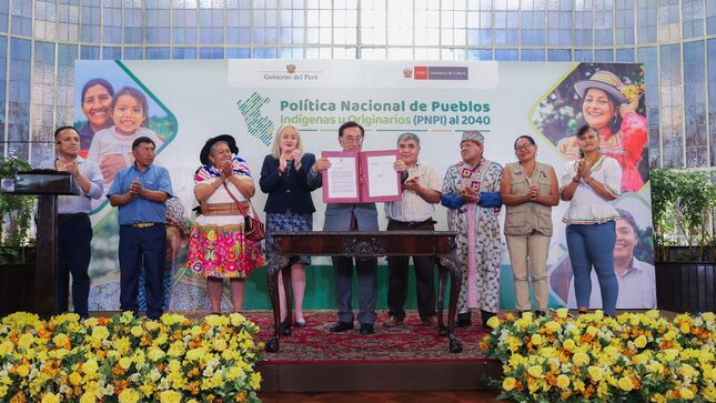 Balcázar firma decreto supremo que aprueba primera Política Nacional de Pueblos Indígenas al 2040