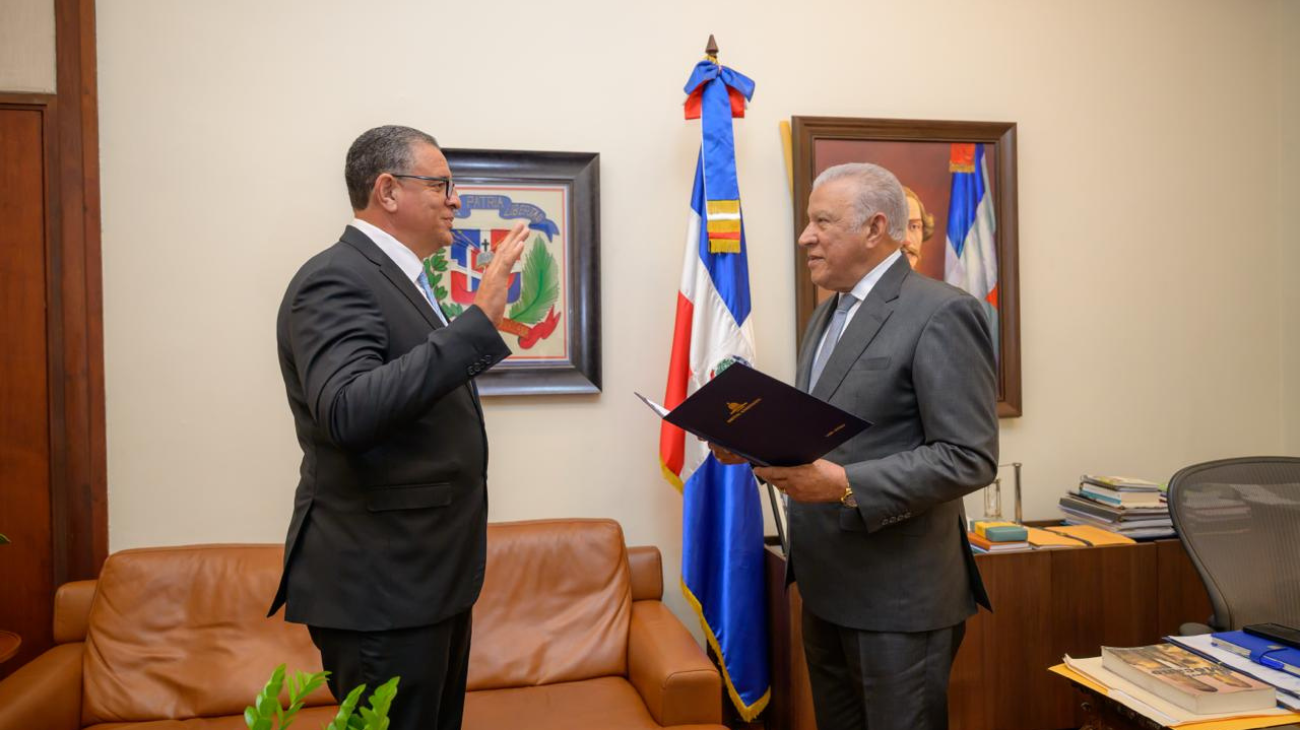 Ministro Andrés Bautista juramenta a Carlos Alessandry Roa Howley como director ejecutivo del Plan San Juan