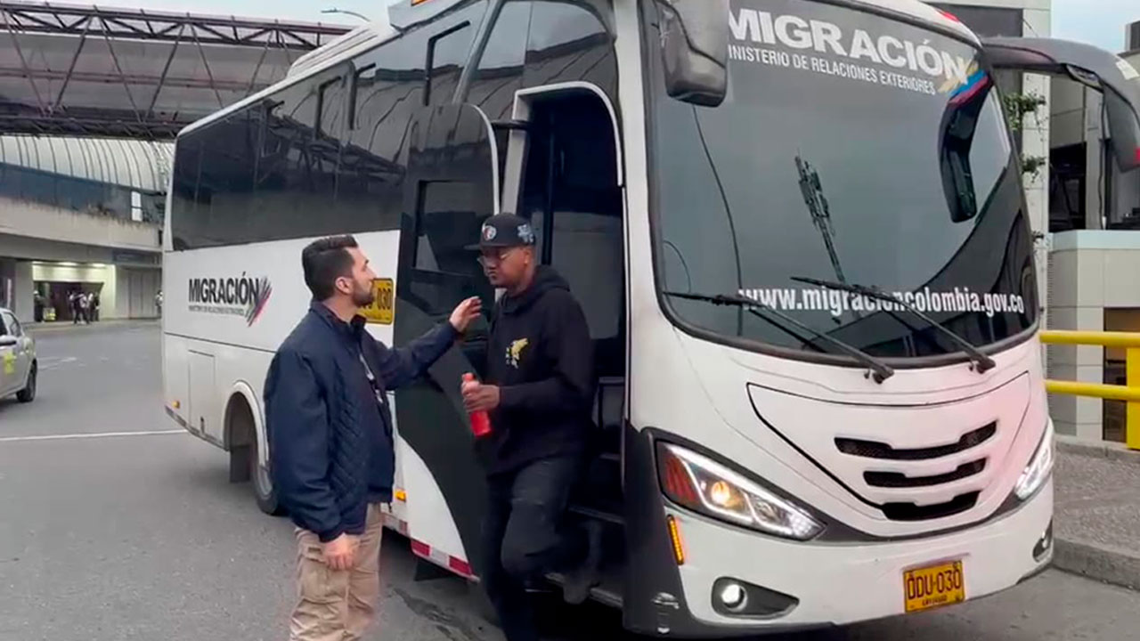 Deportan a influenciador y expulsan a extranjero por riesgos a la seguridad en Antioquia, Colombia