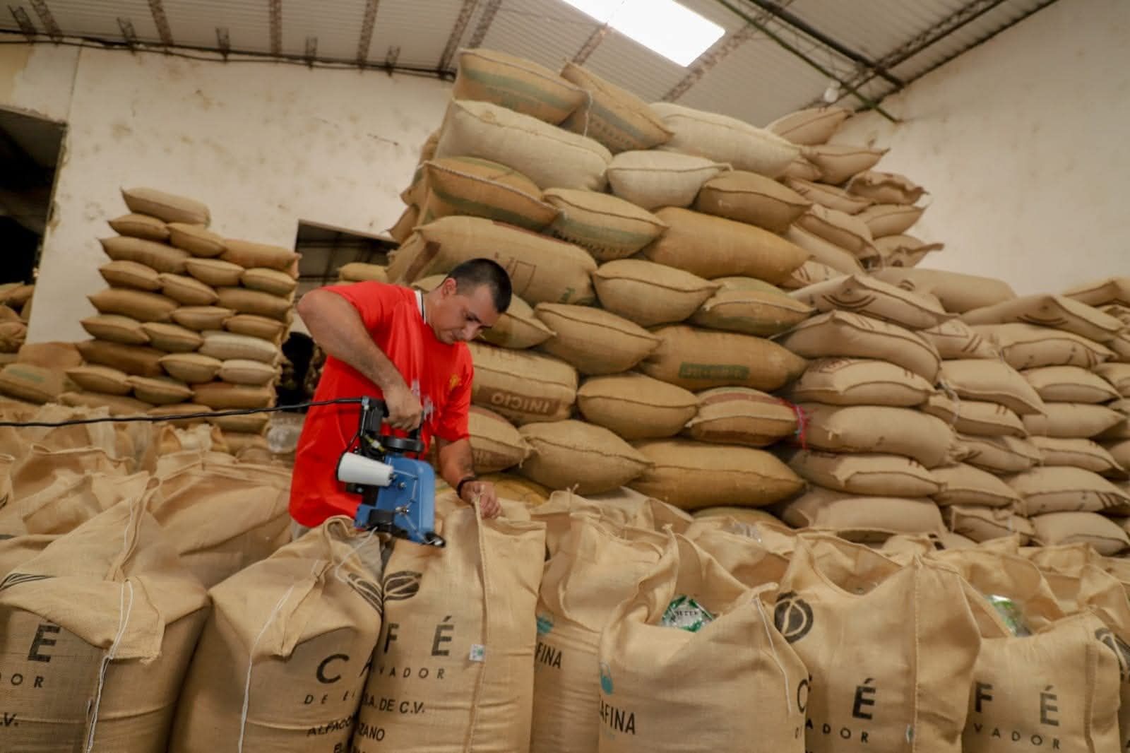 El presidente de la República salvadoreña aprueba acuerdo comercial entre la República salvadoreña y Bolivia
