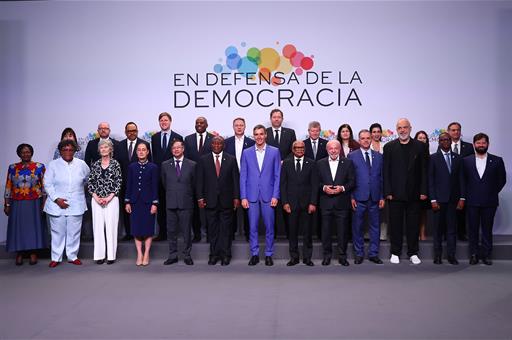 Presidente del Gobierno español afirmó que es momento de enfrentar el miedo con más democracia y la desigualdad con más justicia