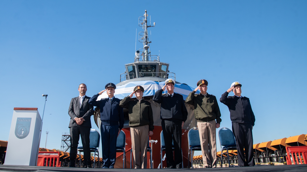 Armada Argentina incorpora el remolcador ARA Pampero y refuerza su capacidad operativa