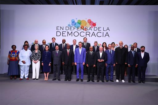 España: Presidente de España propone enfrentar el miedo con más democracia y la desigualdad con más justicia
