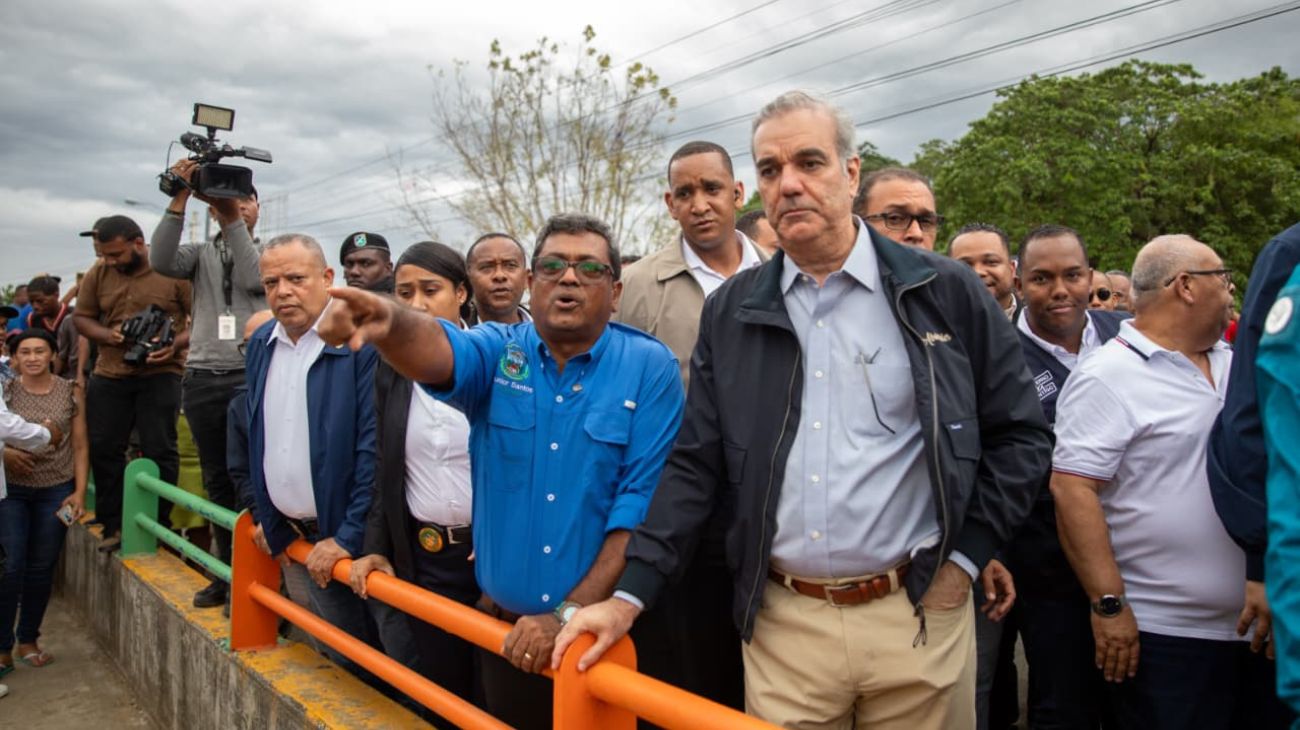 El presidente de la República dominicana visita zona afectada por lluvia en Los Alcarrizos