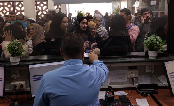 Siria: cientos de miles huyen desde el Líbano mientras se bloquea la ayuda alimentaria