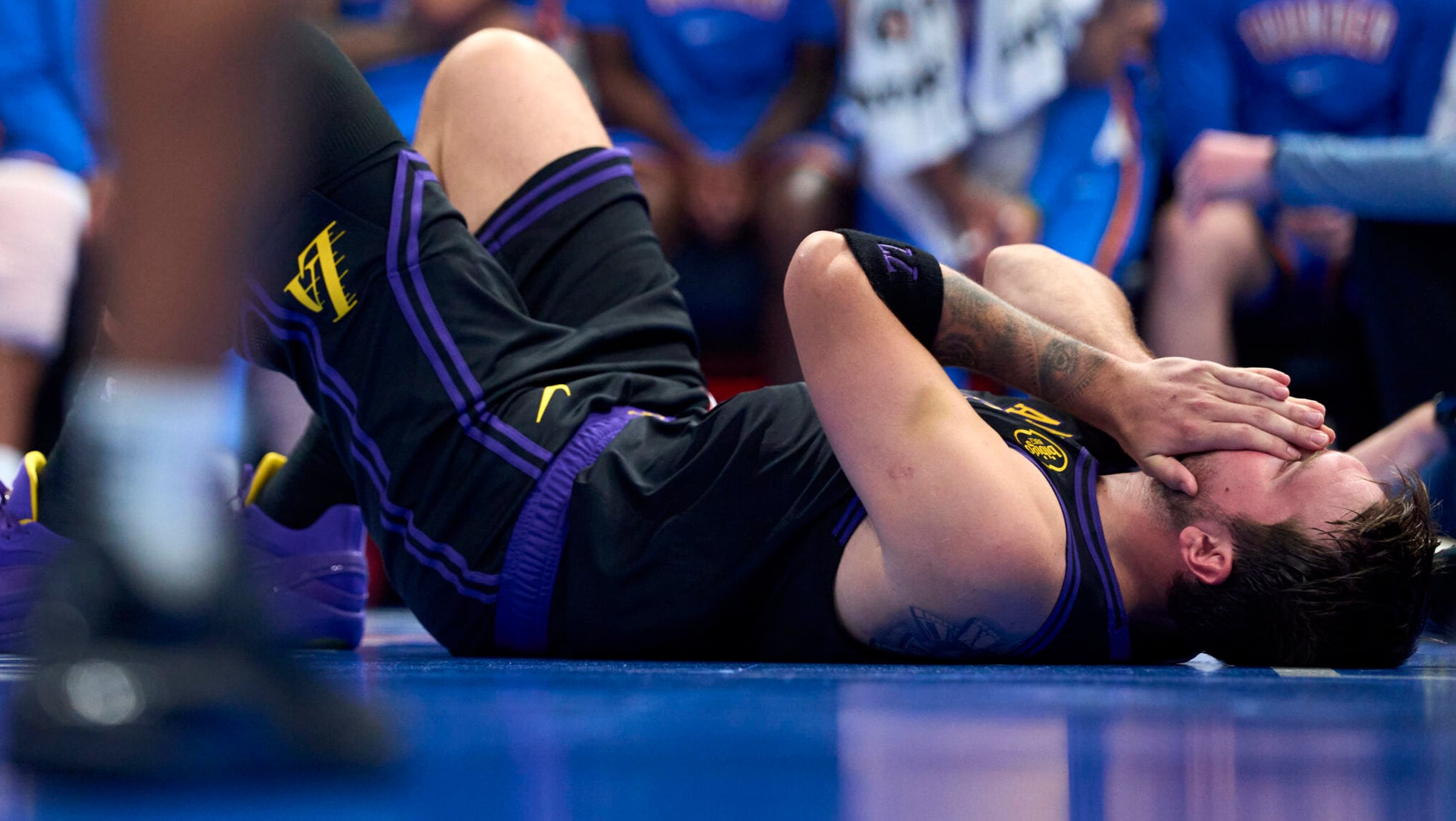 Luka Dončić sufre lesión en el isquiotibial izquierdo frente a Oklahoma City Thunder