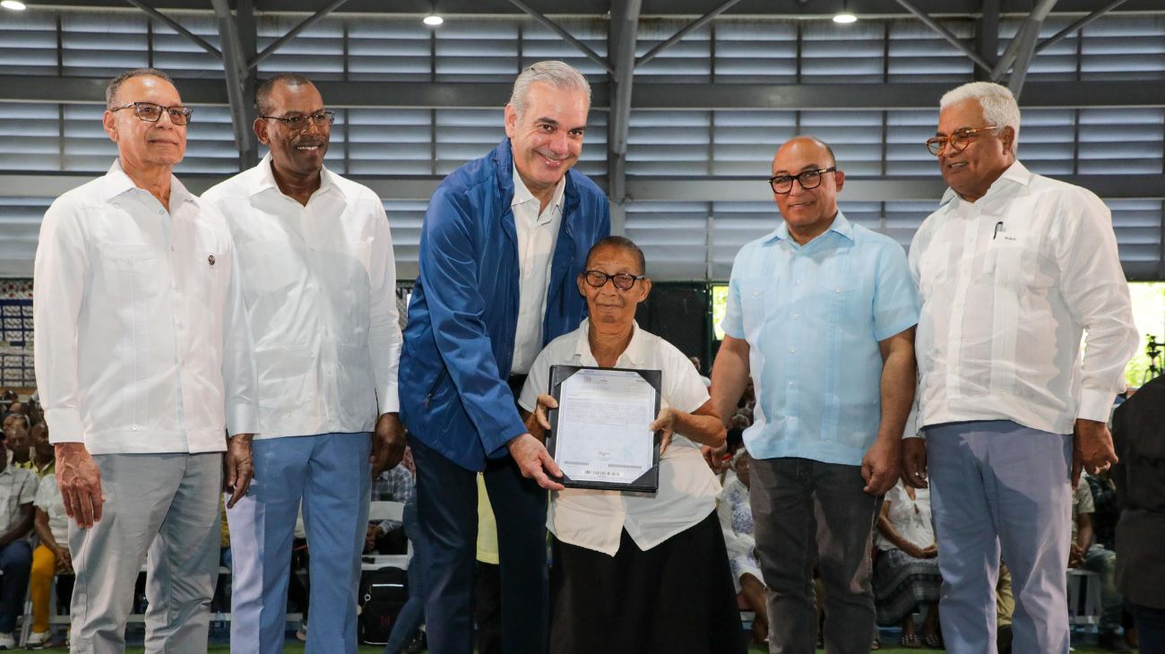 Presidente de la República Dominicana inicia entrega de títulos de propiedad de la parcela 1-B del sector Los Guandules