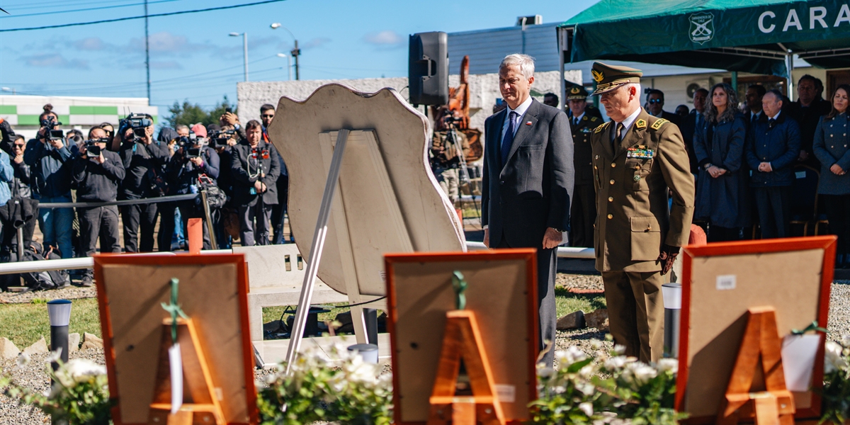 Presidente de la República chileno encabezó ceremonia conmemorativa del II aniversario del asesinato de los carabineros conocidos como Héroes de Arauco
