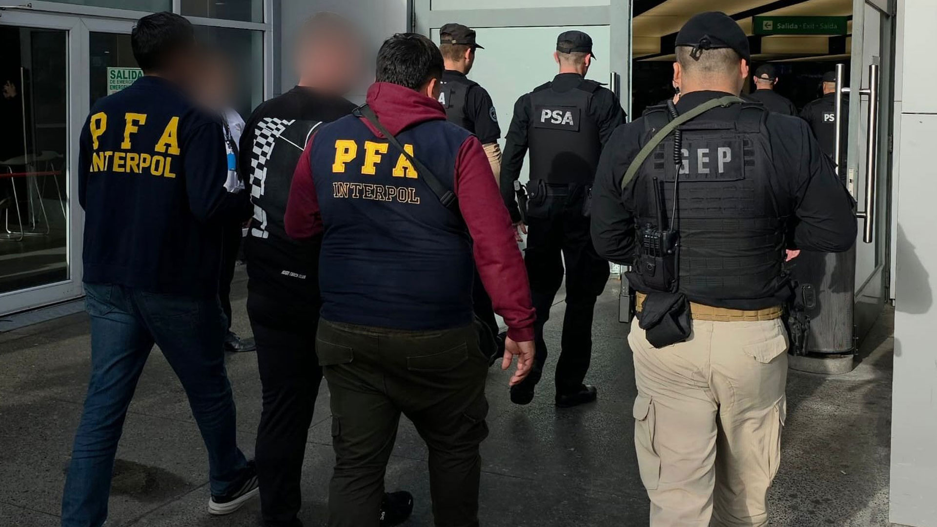 Argentina: la Policía Federal detuvo y extraditó a un ciudadano estadounidense acusado de estafar 2 millones de USD a una empresa de cruceros