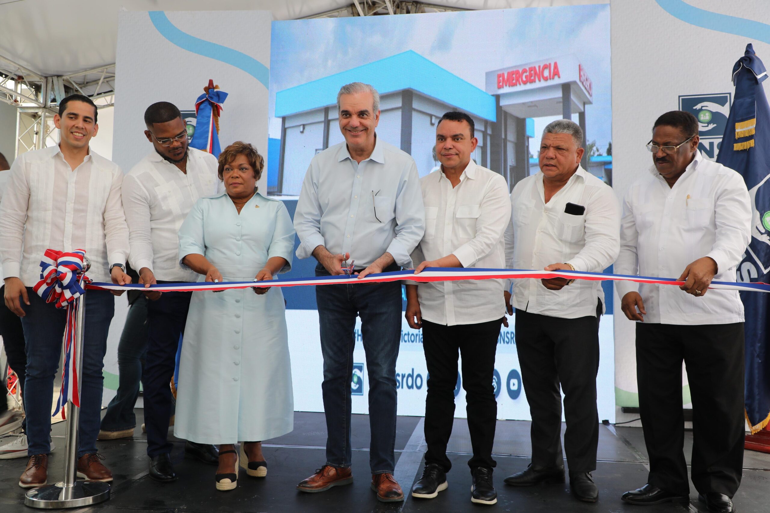 Presidente de República Dominicana deja en funcionamiento áreas remozadas y ampliadas del Hospital Municipal La Victoria