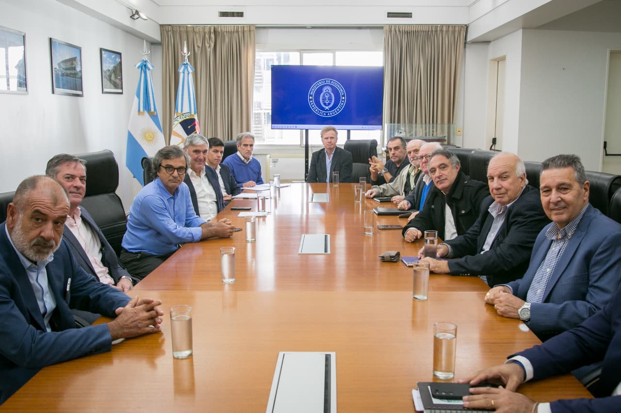 Ministerio de Transporte recibió a cámaras de transporte automotor