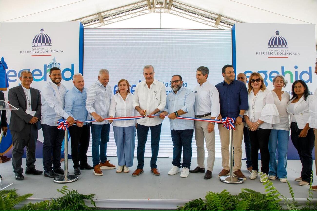 El presidente de la República dominicana destacó la construcción de carreteras en La Sierra durante la apertura de Tavera-Jarabacoa