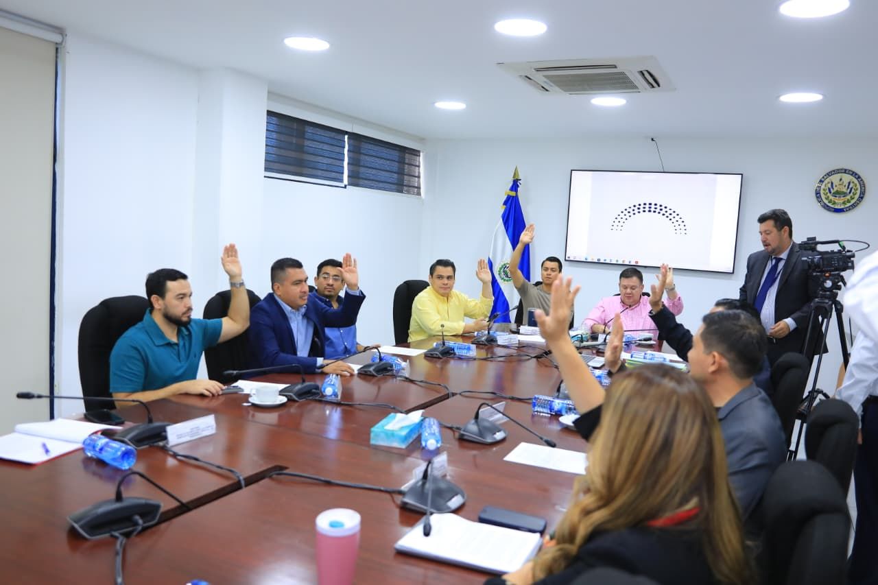 El Salvador respalda financiamiento para modernizar la educación con innovación digital