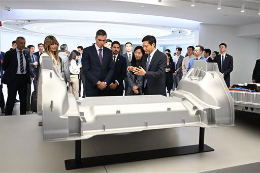 El presidente del Gobierno de España se reúne en Pekín con el CEO de Xiaomi