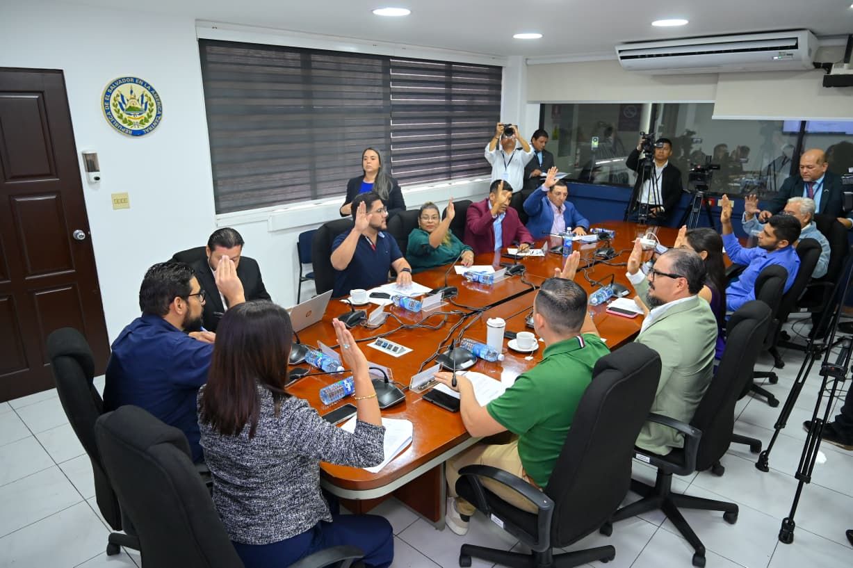 Apoyan iniciativa para legalizar terrenos de habitantes de comunidad en Puerto El Triunfo, El Salvador