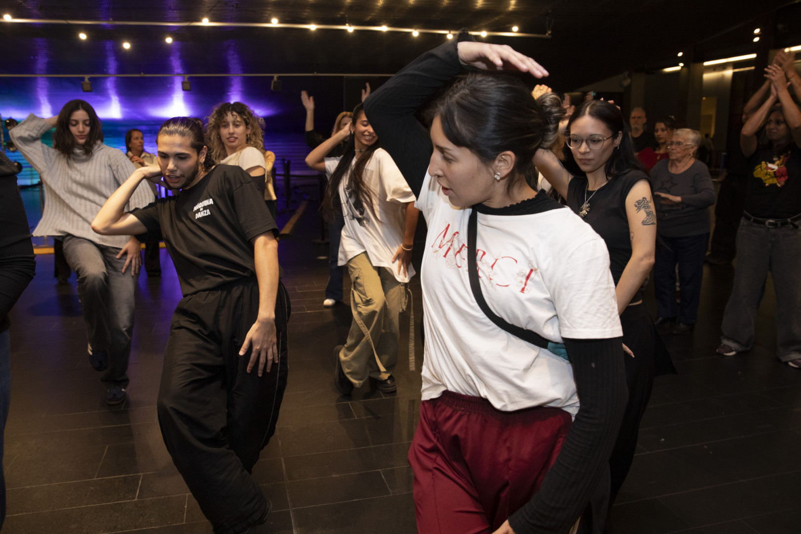 La Máquina Argentina de Danza se presentó en el Palacio Libertad