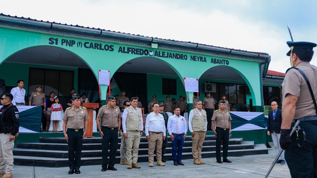 Presidente Balcázar rinde homenaje a policía fallecido en Loreto, Perú
