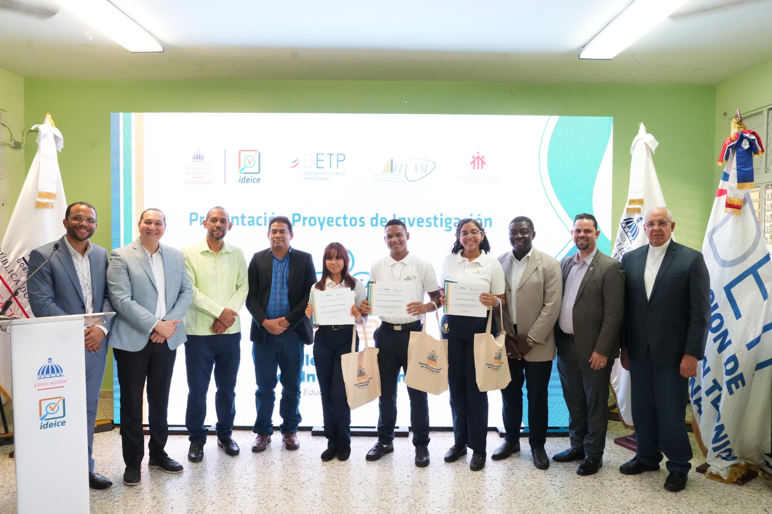 Minerd e Ideice presentan avances de semilleros de investigación en escuelas