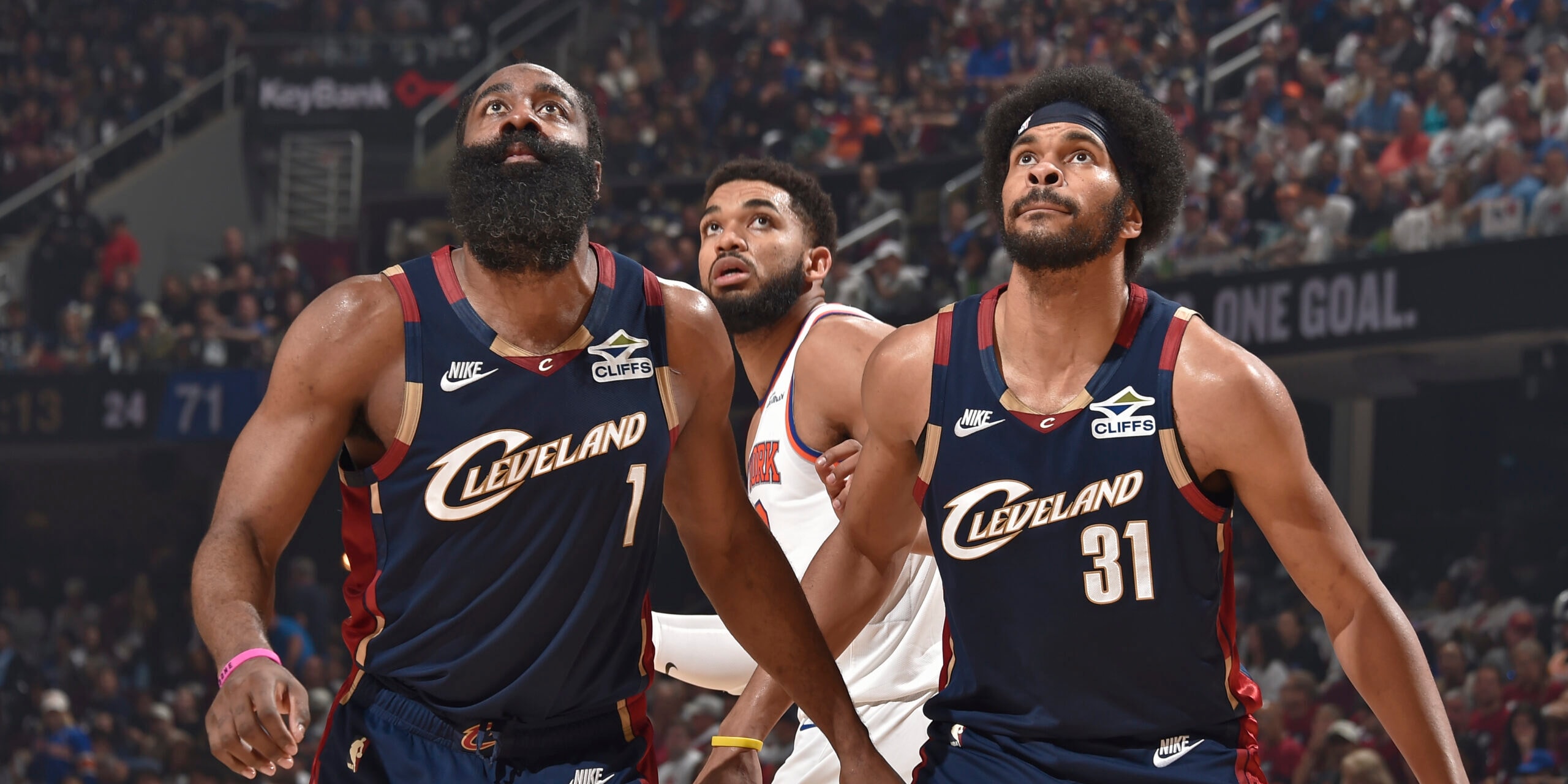 Koby Altman, gerente general de los Cavaliers, aborda decisiones difíciles de la offseason tras la barrida de los Knicks.