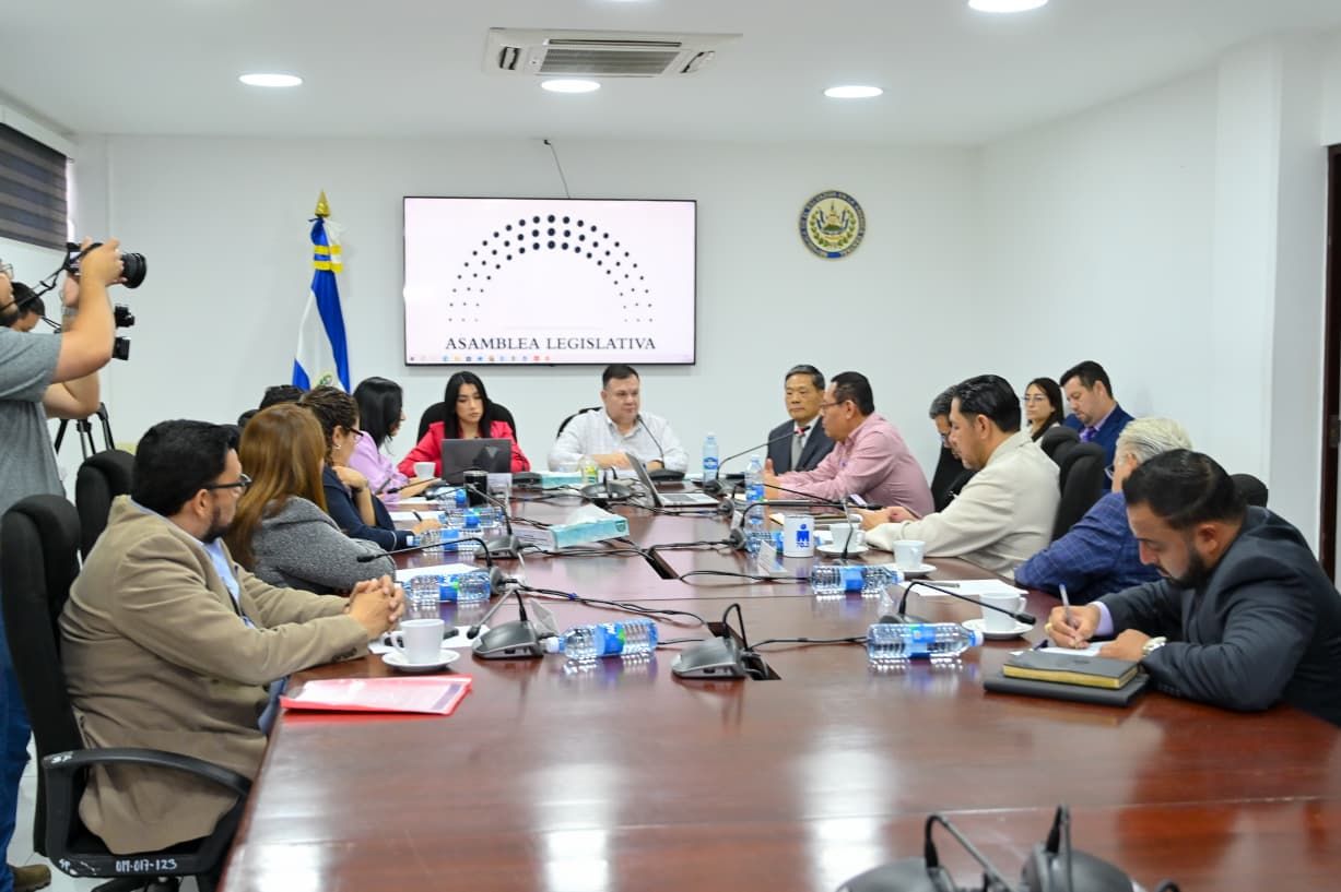 Diputados apoyan exonerar de impuestos donativo de medicinas para hospitales públicos