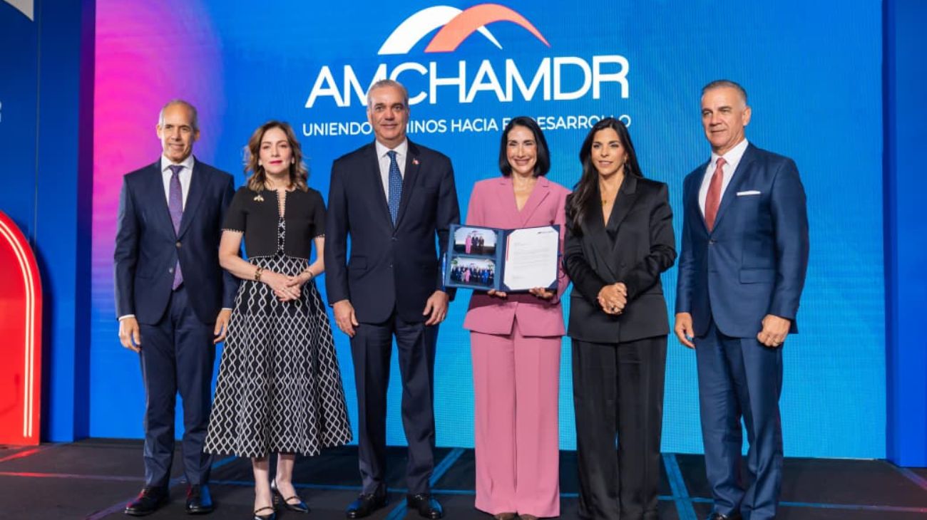 Raquel Arbaje destaca alianzas y corresponsabilidad como claves para el desarrollo en almuerzo de AMCHAMDR