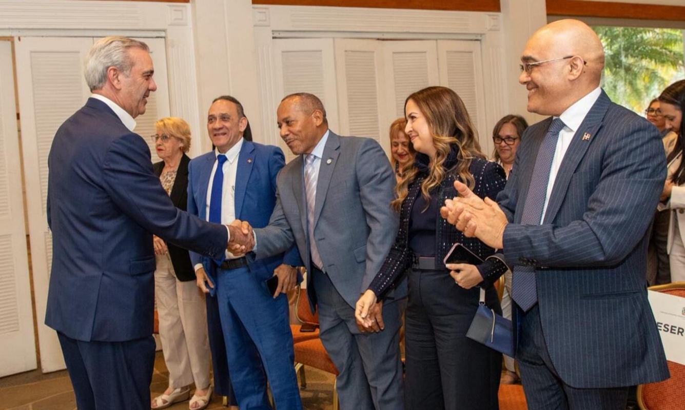 El presidente de la República dominicana fortalece vínculos con la diáspora y reafirma compromiso durante su visita al país centroamericano