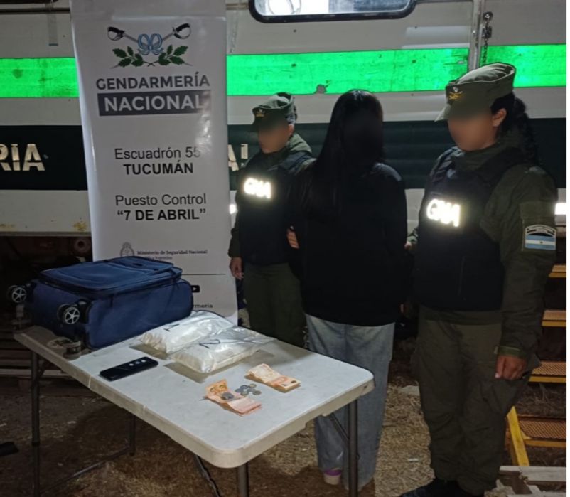 Tucumán, Argentina: Detienen a mujer que transportaba dos kilos de cocaína en un doble fondo de su valija