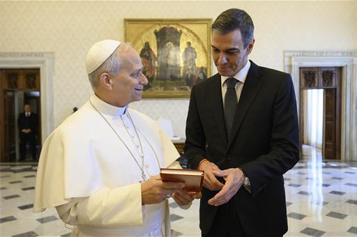 Pedro Sánchez y el papa León XIV destacan su defensa compartida de la paz y del derecho internacional en su primera audiencia en el Vaticano