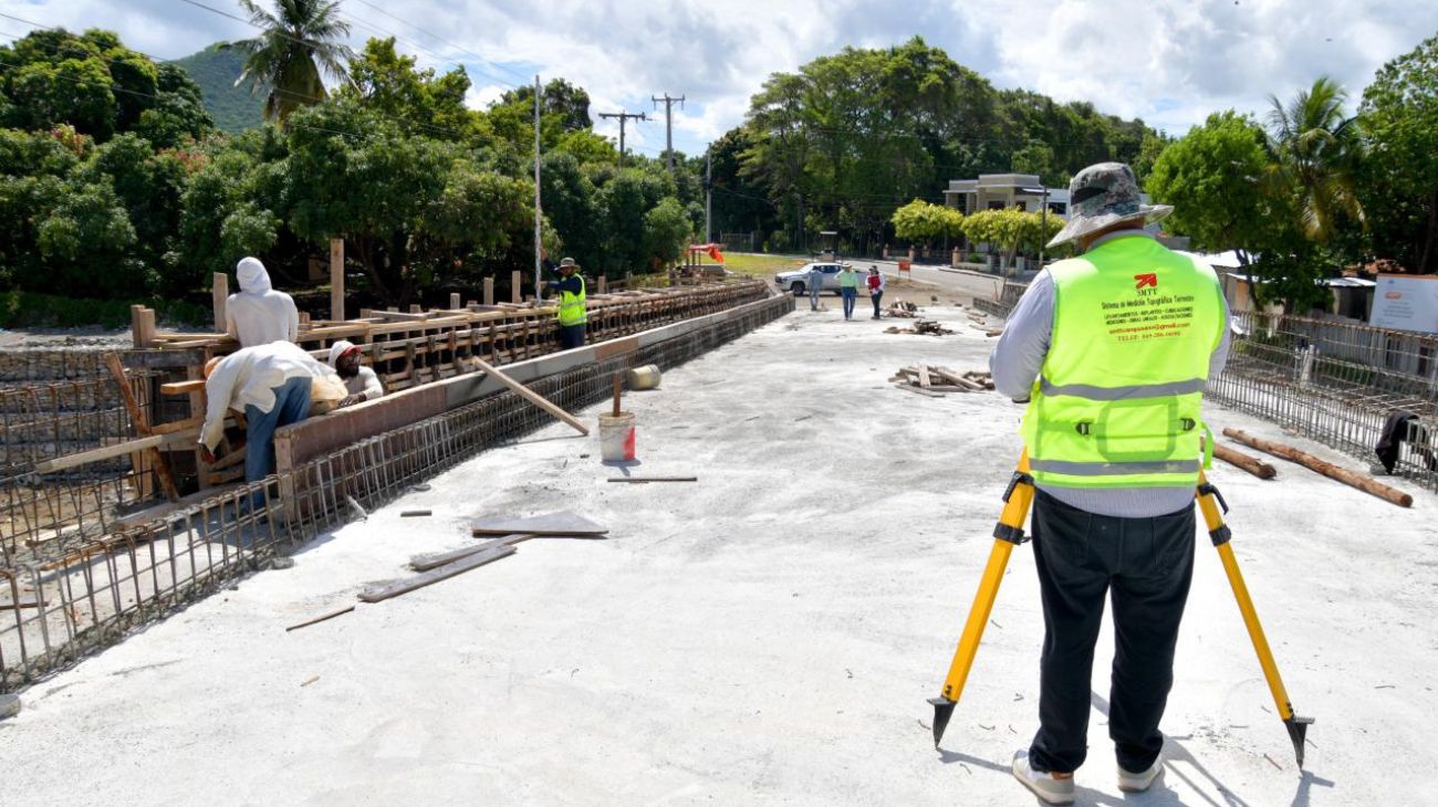 República Dominicana: Ministerio de Obras Públicas y Comunicaciones avanza con el puente de Los Hierros