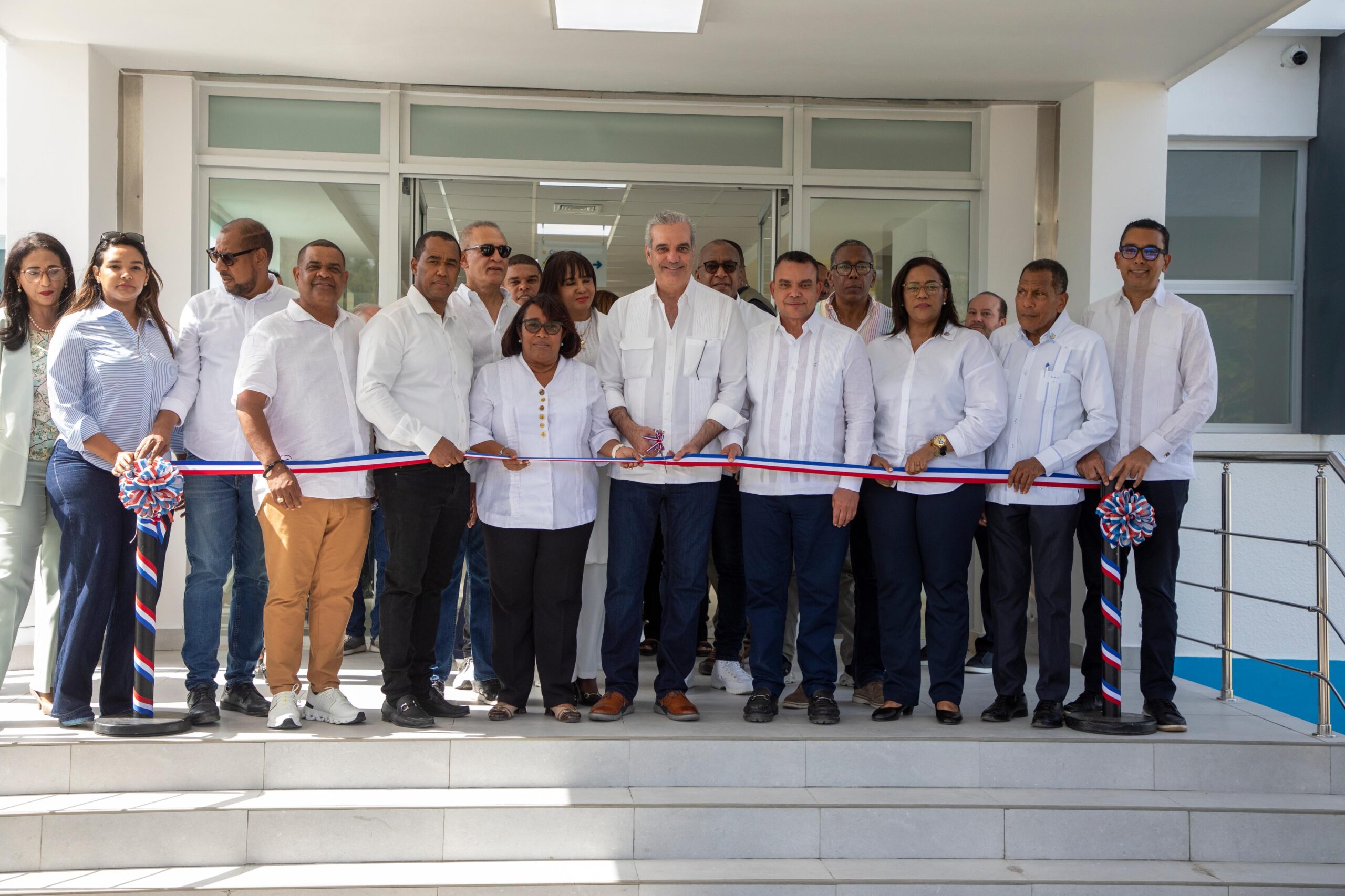 Abinader entrega remozamiento y ampliación del Hospital Materno Infantil Dr. Jaime Sánchez, en Barahona, República Dominicana