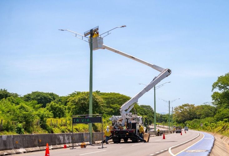 Ratifican préstamo para colocar luminarias en carreteras de La Libertad, El Salvador, Sonsonate, El Salvador y San Salvador, El Salvador