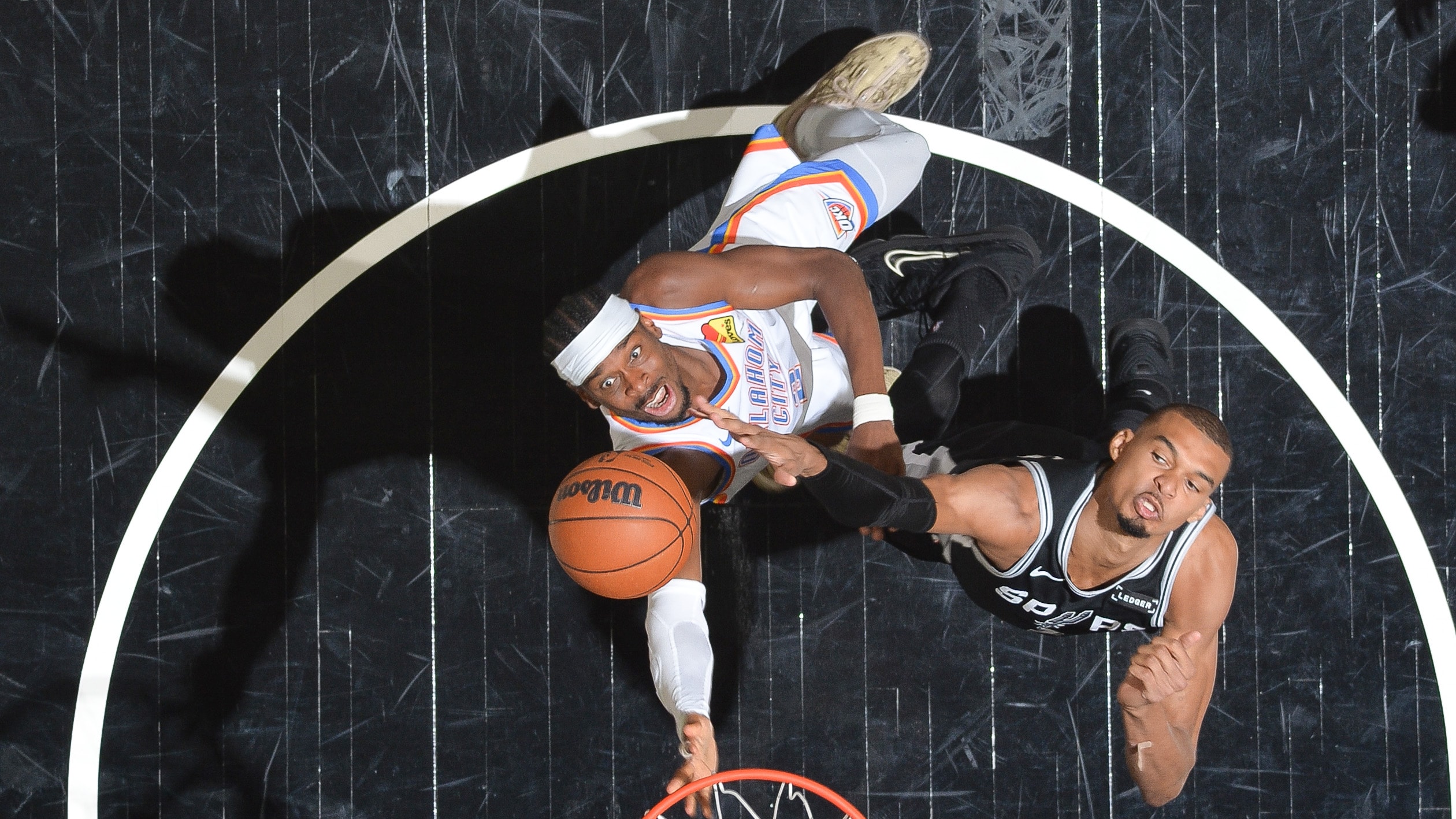 Spurs y Thunder disputan Juego 7 por un lugar en las Finales