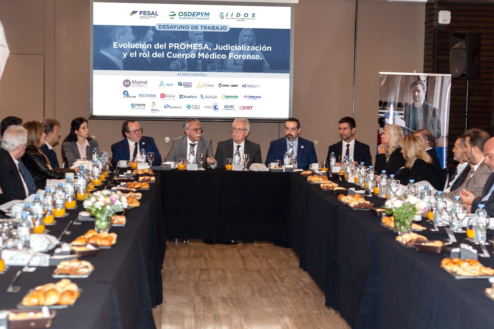 Argentina: superintendente participó en encuentro sobre la judicialización del sistema y la evolución de PROMESA