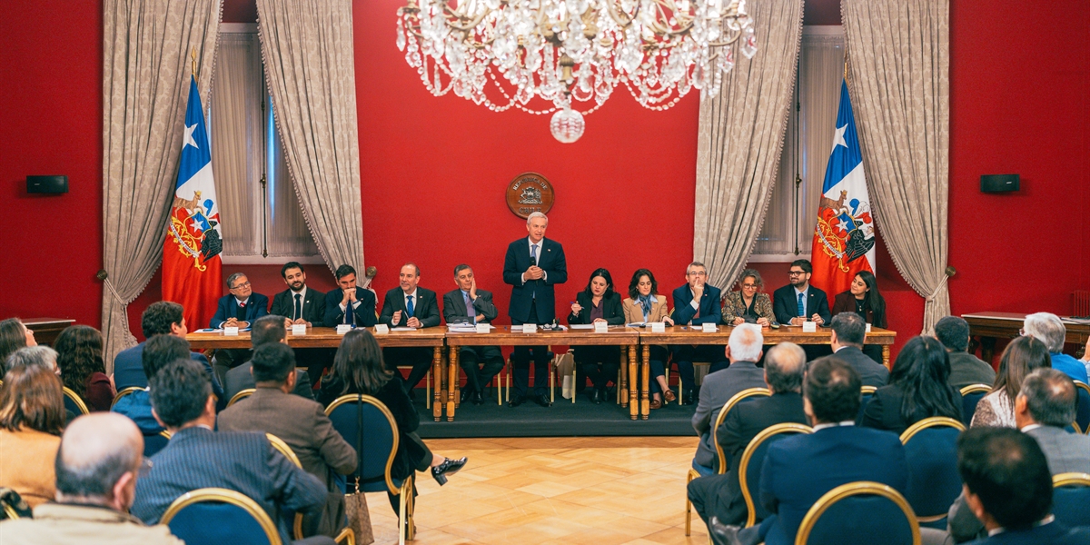 José Antonio Kast sostiene encuentro con más de 100 alcaldes y reafirma voluntad de diálogo José Antonio Kast sostiene encuentro con más de 100 alcaldes y reafirma voluntad de diálogo