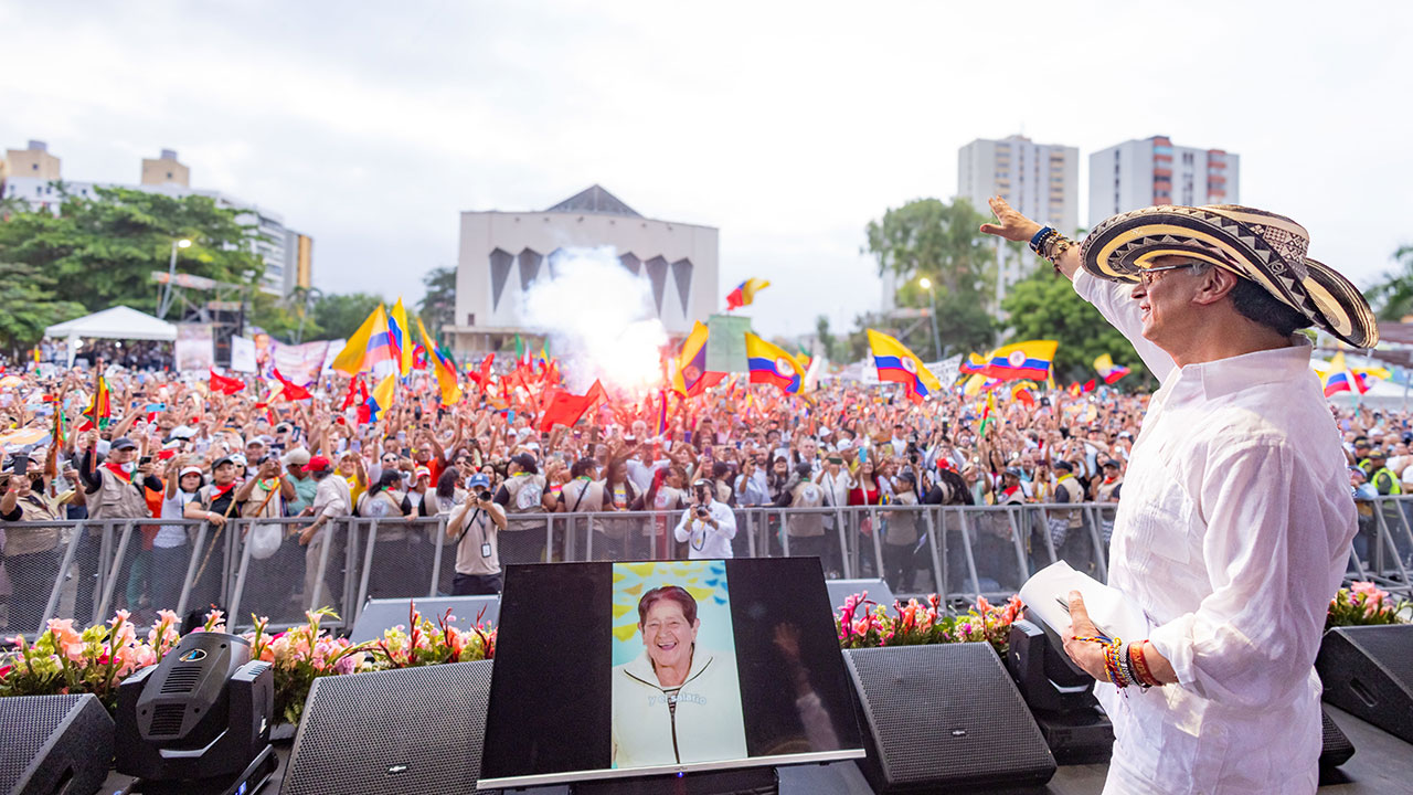Petro afirma que el pueblo decidirá en las elecciones a quién entrega su mandato