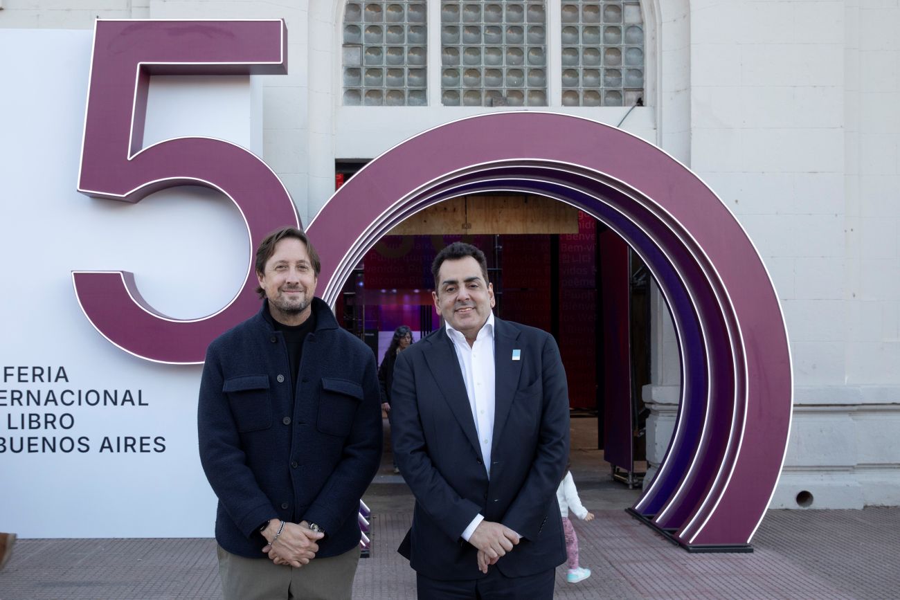 Cifelli recorrió los pabellones de la Feria del Libro en su 50.ª edición