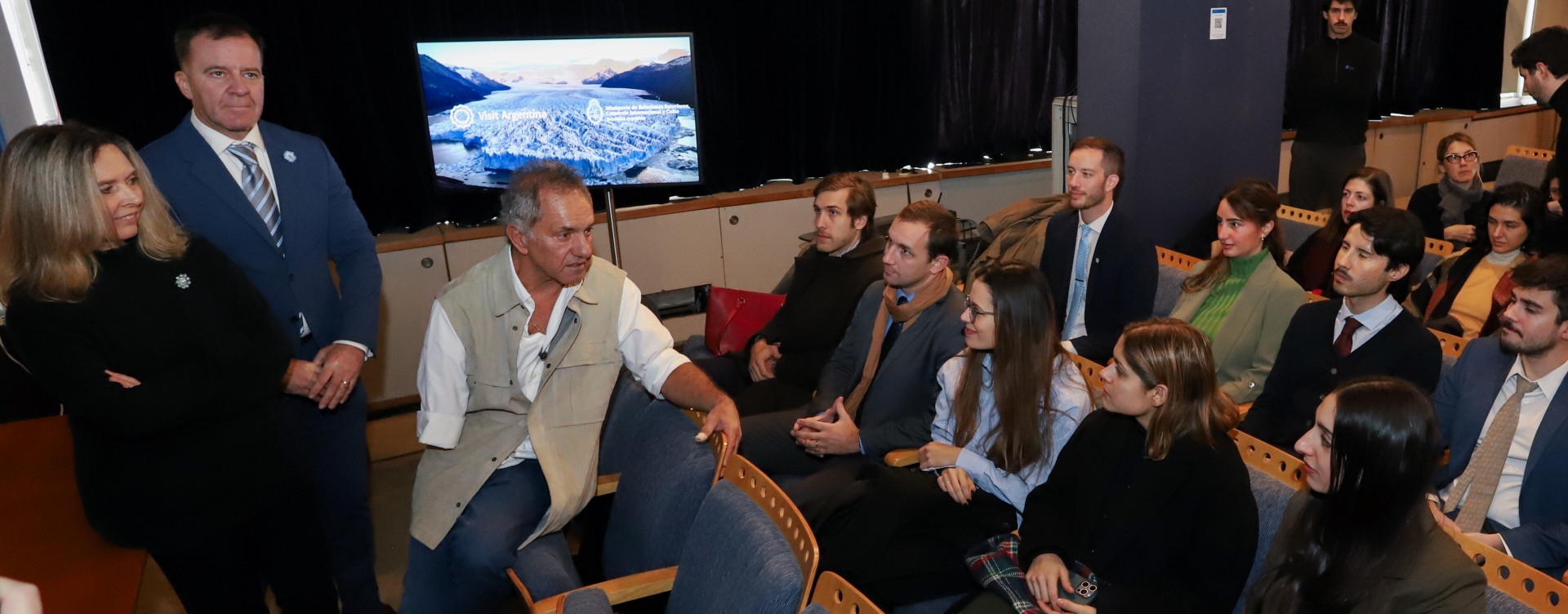 Scioli encabezó una charla sobre promoción turística internacional