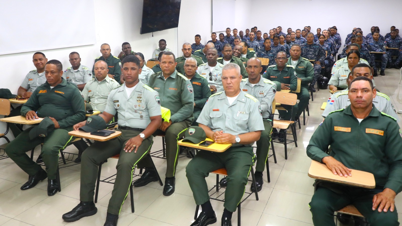 INTRANT capacita a agentes de la Digesett en normativa de cascos para motociclistas