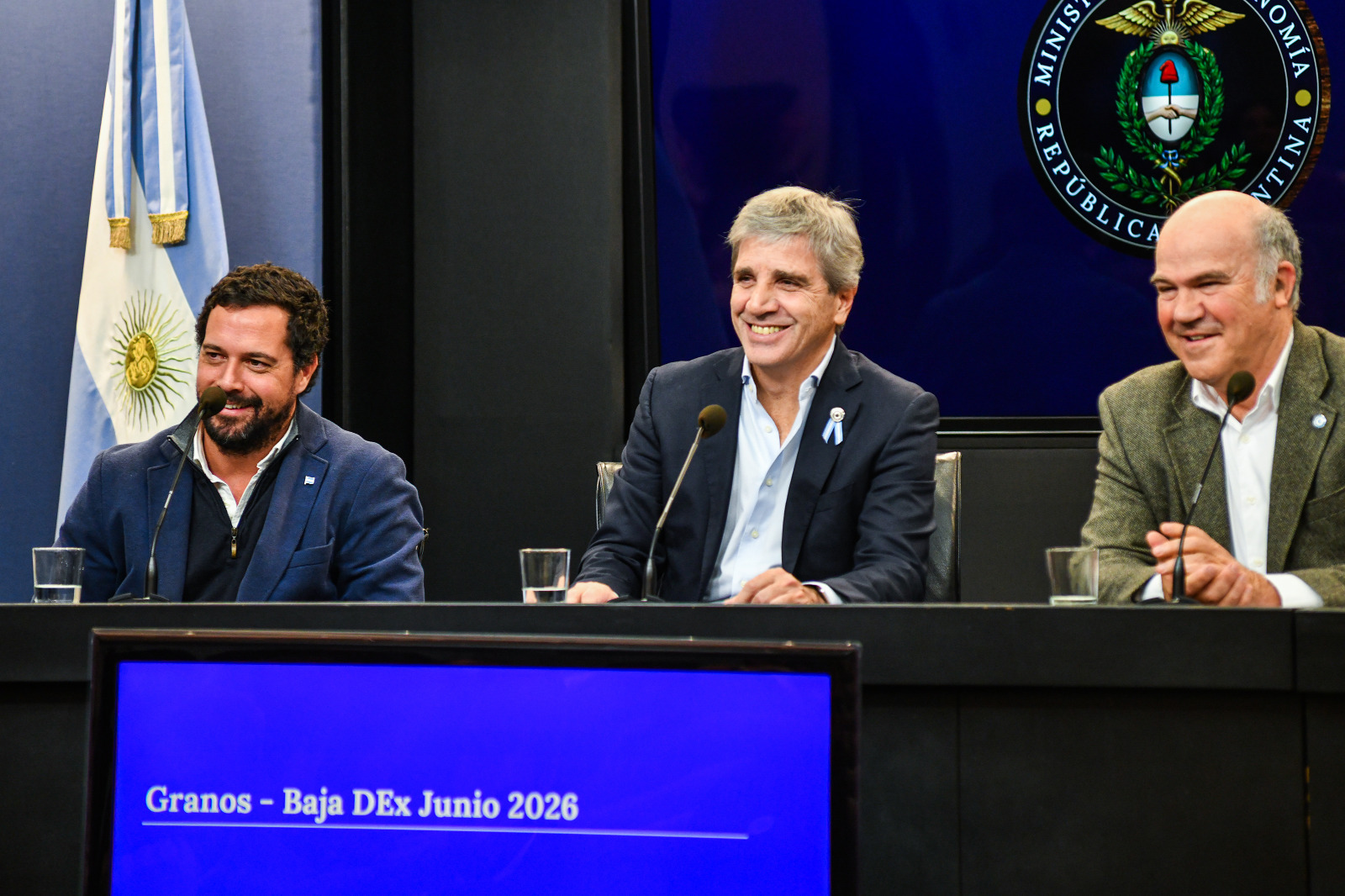 Luis Caputo afirma que terminarán con las retenciones