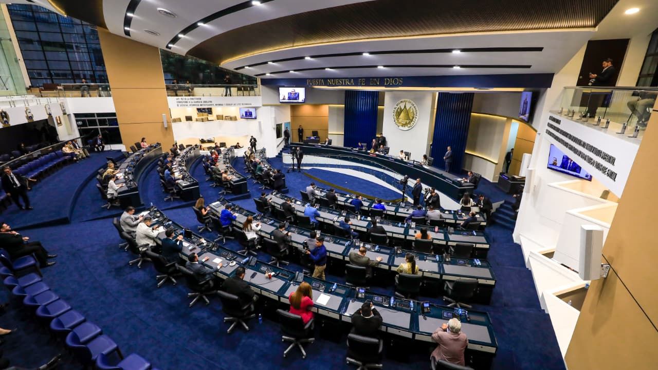 Reforma al artículo 208 de la Constitución de El Salvador para que el TSE quede integrado por funcionarios no partidistas