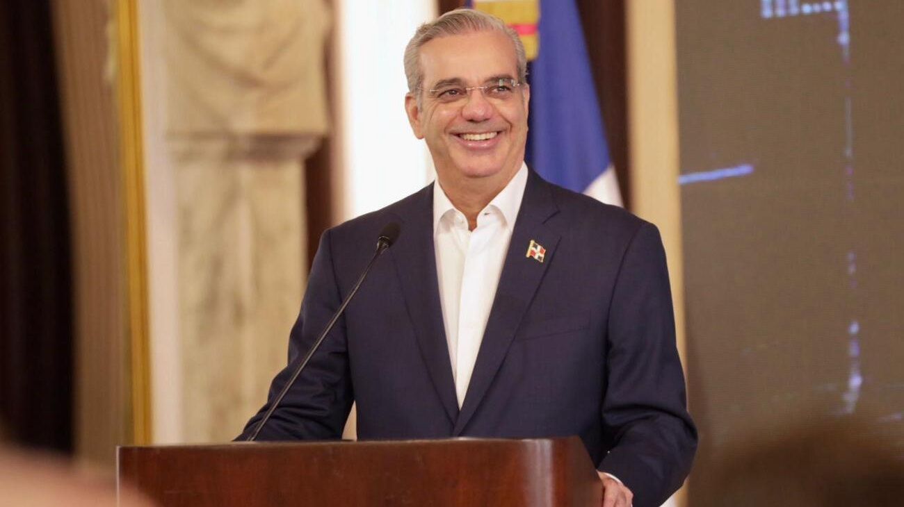 Presidente Luis Abinader arribó a Miami, República Dominicana para recibir el premio “Campeón de la Libertad”